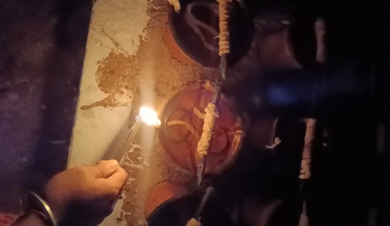 माँ चंडी के धाम में भक्तों ने जलाए मनोकामना के 8021 ज्योत, घुचापाली की पहाड़ी में भरा नवरात्र मेला